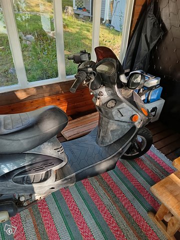 Kymco 125 skootteri 4