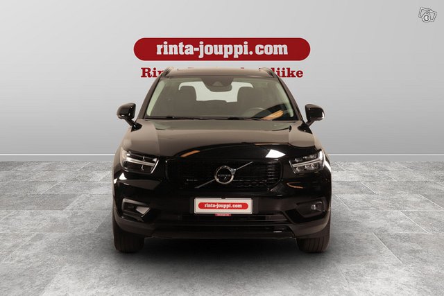 VOLVO XC40 2