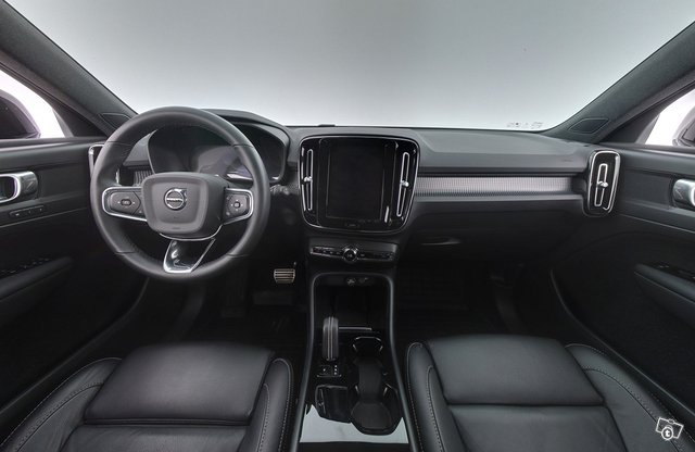 Volvo XC40 11