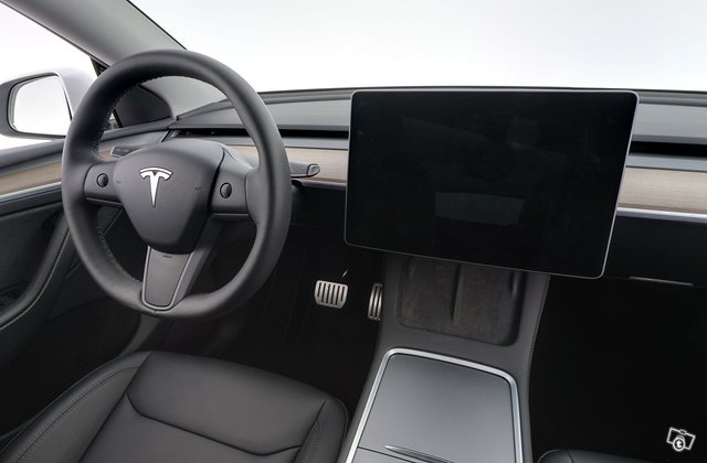 Tesla Model Y 9