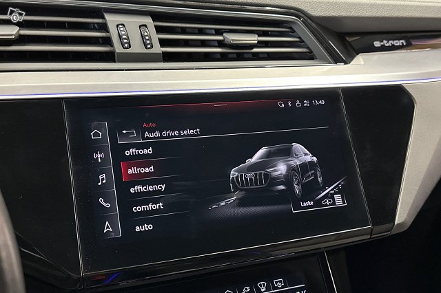 AUDI E-tron 17