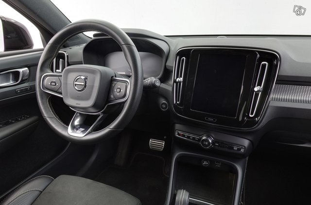 Volvo XC40 9