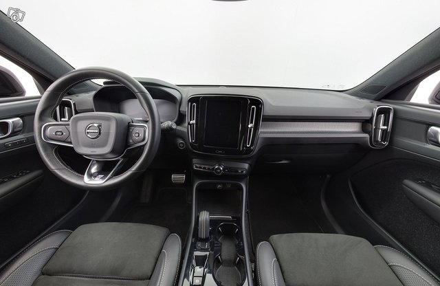 Volvo XC40 11