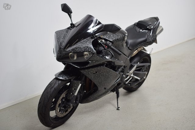 Yamaha YZF-R1 7