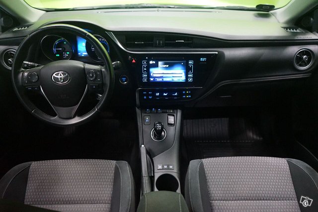 Toyota Auris 11