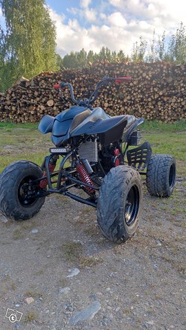 Mönkijä 200cc 4T ja näitä ois 2kpl, kuva 1