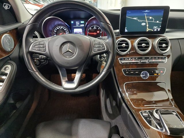 Mercedes-Benz C 8