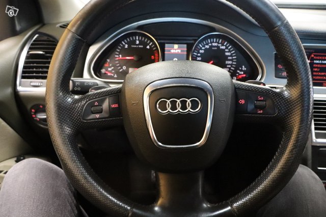 Audi Q7 11