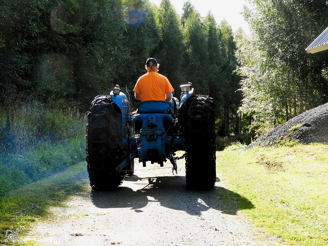 Fordson kuutoskoneella, kuva 1