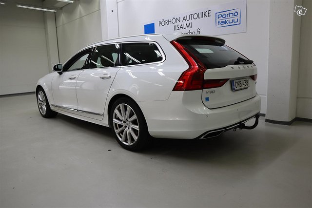 VOLVO V90 4