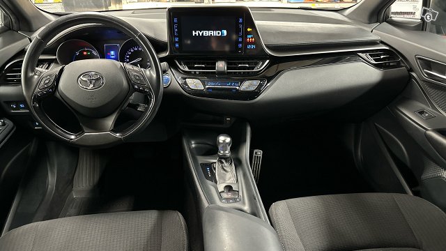 Toyota C-HR 10