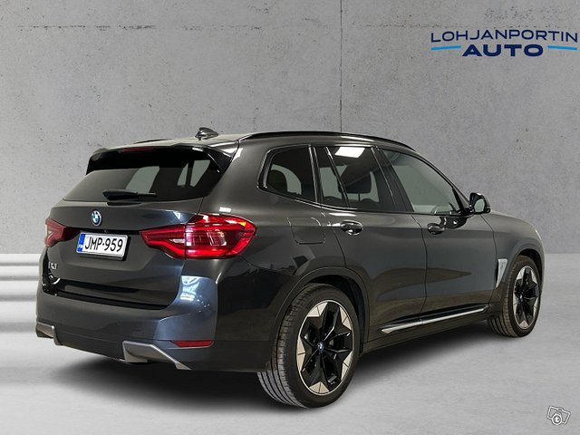 BMW IX3 8