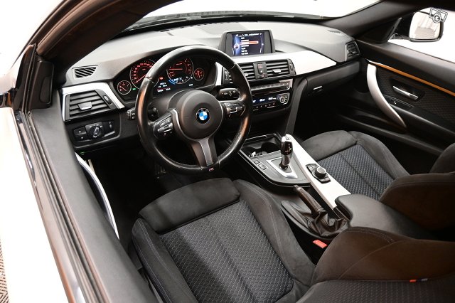 BMW 330 Gran Turismo 11