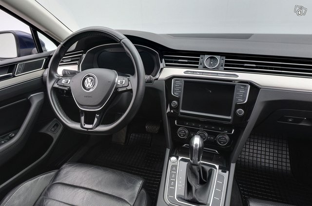 Volkswagen Passat 9