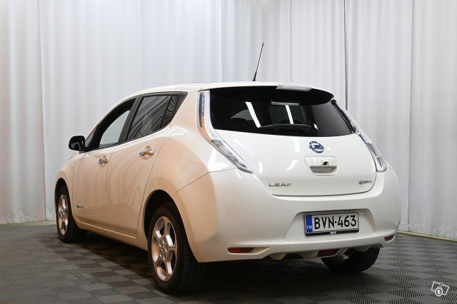 Nissan Leaf 5