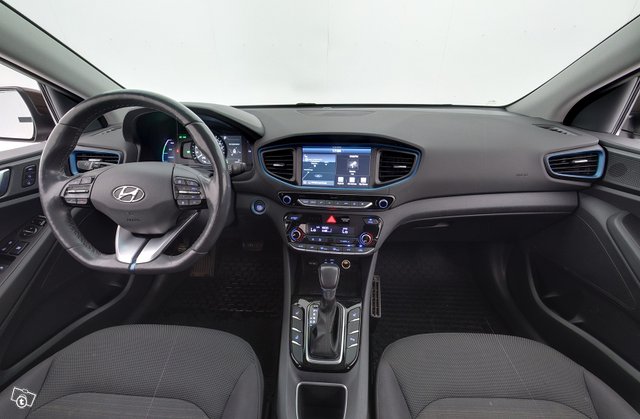 Hyundai IONIQ Hybrid 11