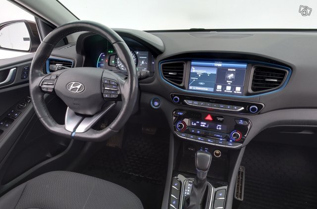 Hyundai IONIQ Hybrid 12