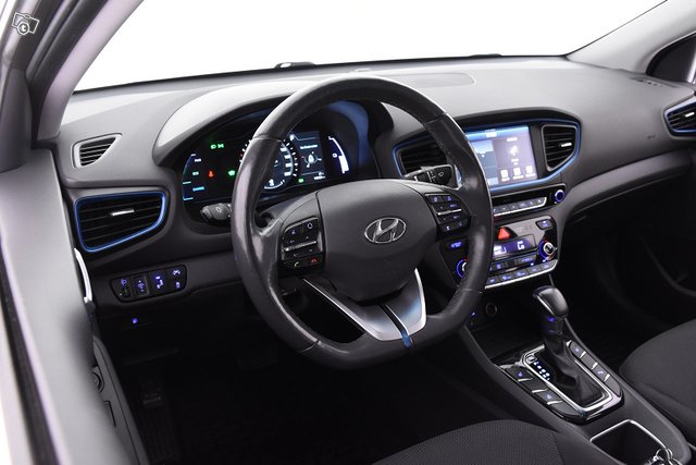 Hyundai IONIQ Hybrid 17