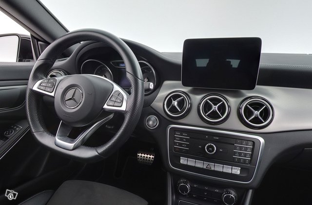 Mercedes-Benz CLA 9