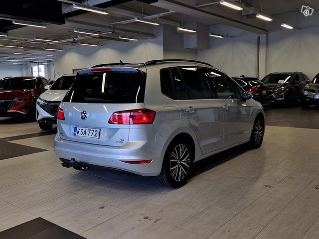 VOLKSWAGEN Golf Sportsvan 3