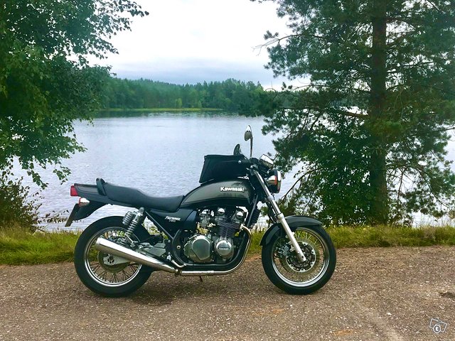 Siisti ja hyvä Kawasaki Zephyr 750 -97 1