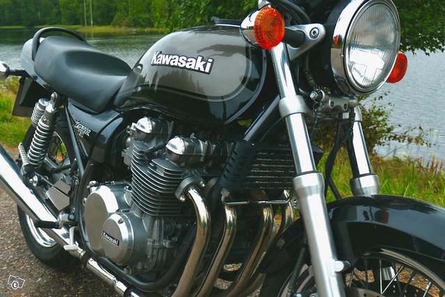 Siisti ja hyvä Kawasaki Zephyr 750 -97 3