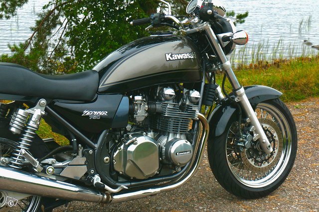 Siisti ja hyvä Kawasaki Zephyr 750 -97 6