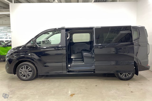 Ford Tourneo Custom 17