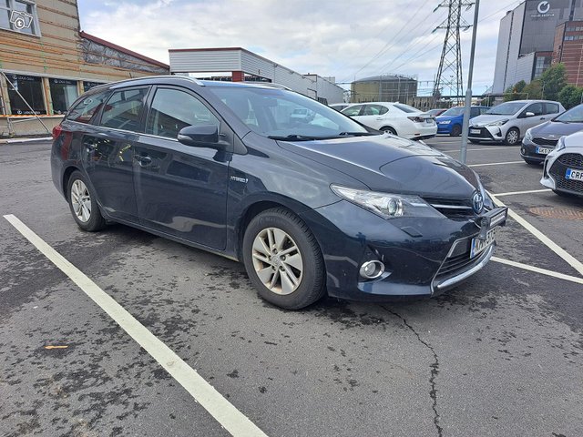 TOYOTA Auris 4