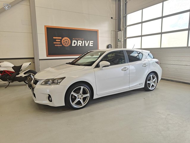 Lexus CT 1