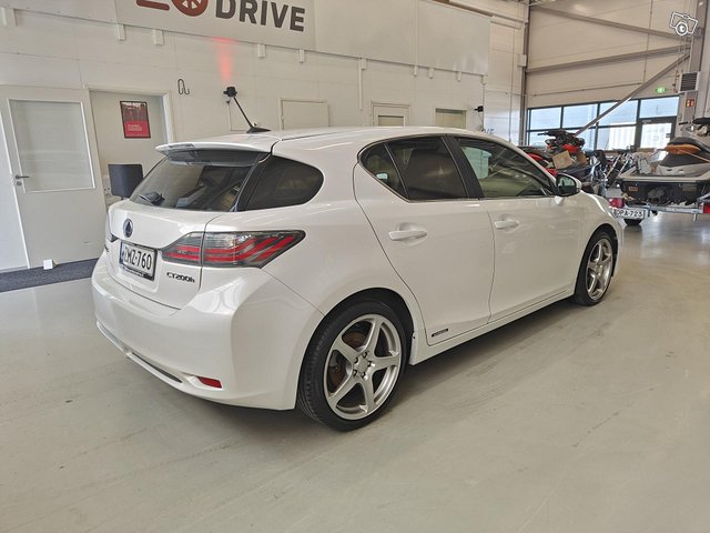 Lexus CT 18