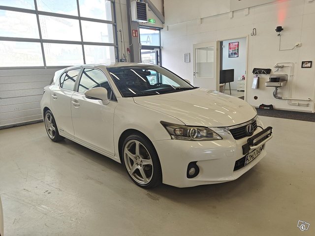 Lexus CT 19