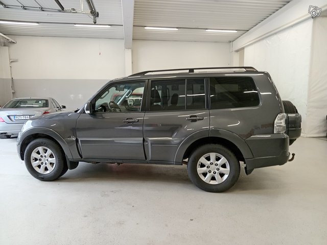 Mitsubishi Pajero 5