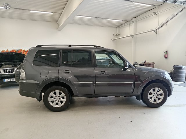 Mitsubishi Pajero 8