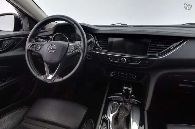 Opel Insignia 9