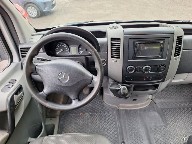 Mercedes-Benz Sprinter 9