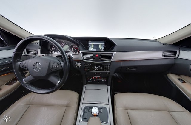 Mercedes-Benz E 9