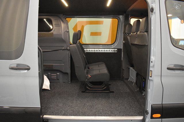 Mercedes-Benz Sprinter 10