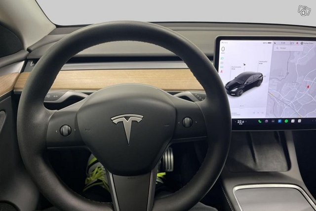 TESLA MODEL Y 14