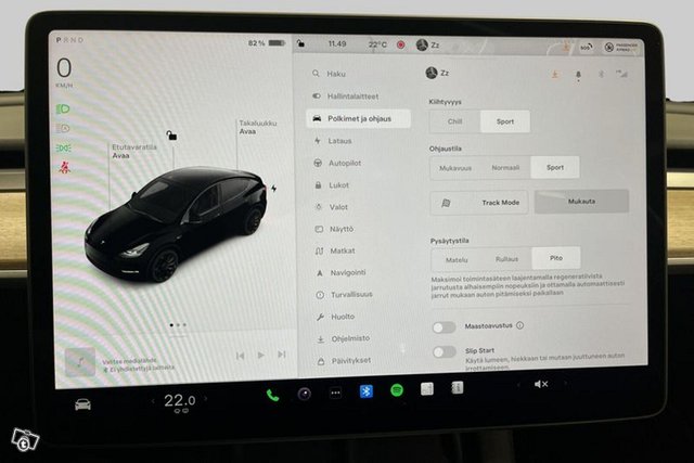 TESLA MODEL Y 18