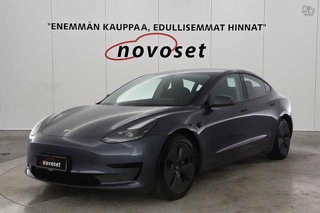 TESLA MODEL 3