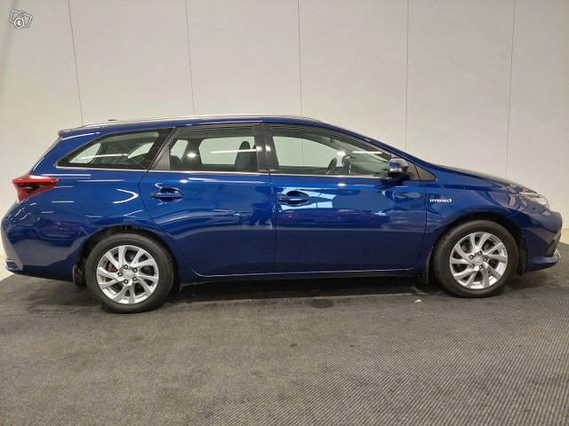 Toyota Auris 4