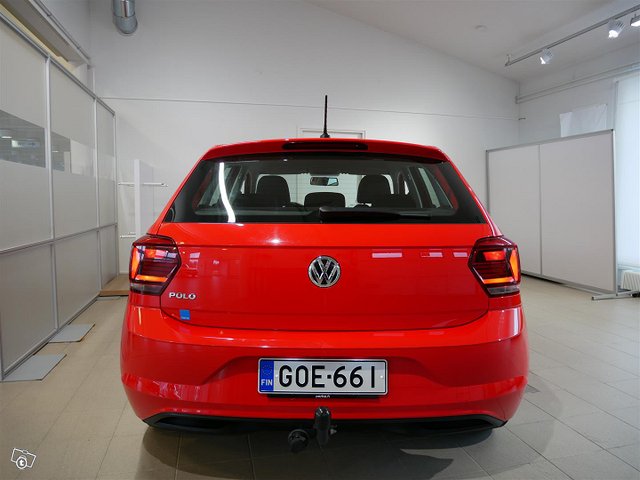 VOLKSWAGEN Polo 4