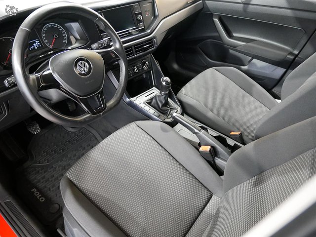 VOLKSWAGEN Polo 7