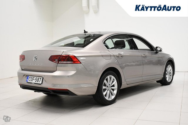 VOLKSWAGEN Passat 19