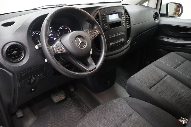 Mercedes-Benz Vito 13