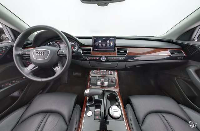 AUDI A8 9