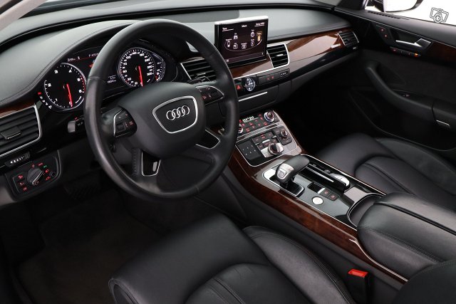 AUDI A8 12