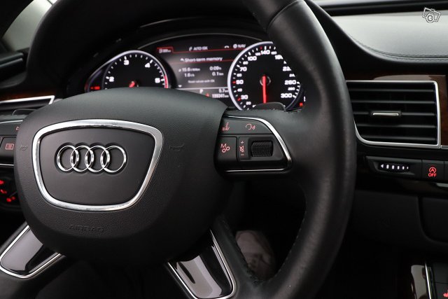 AUDI A8 17