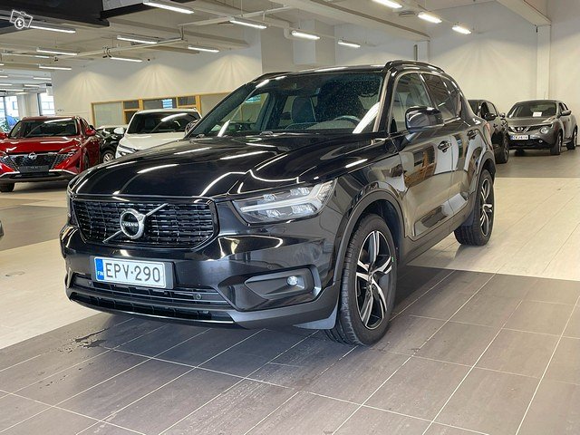 VOLVO XC40